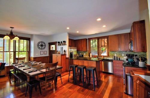 Snowshoe House | Bear Cub's Den – Relax in Luxury in The Sanctuary on Snowshoe's South Mountain