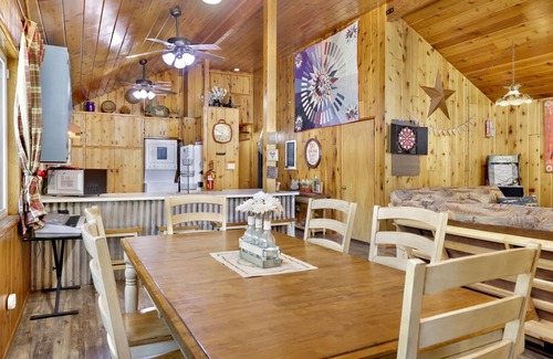 Moonridge Cabin | Bear Cub Ski Haus Cabin- Hot Tub- Games-