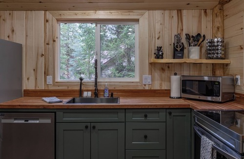 Island Park Cabin | Bear Den ⁓ Fire pit ⁓BBQ ⁓Yellowstone