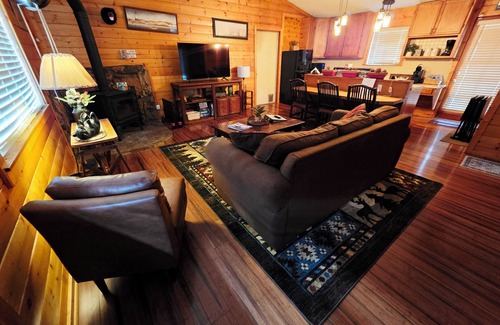Sugarloaf Cabin | Bear Escapes II: Affordable Luxury Cabin Big Bear