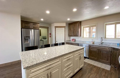 Garden City House | Bear Foot Beach House-Beautiful Views on the Lake