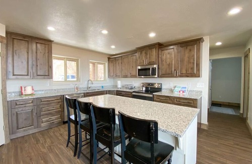 Garden City House | Bear Foot Beach House-Beautiful Views on the Lake