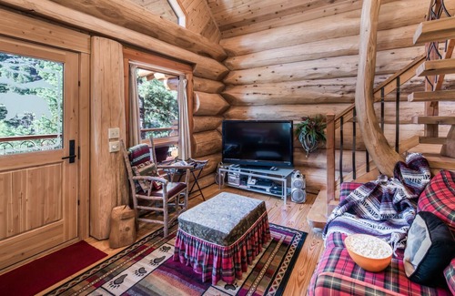 Ruidoso Cabin | Bear Foot Lodge, 2 Bedrooms, Sleeps 6, Gas Grill, Walk to River, Hot Tub