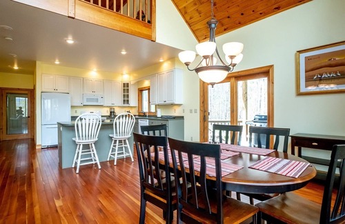 Davis House | Bear Haven - 562 Black Bear TrailnnBear Haven - Secluded Wooded Lot, Fishing Pond, Pet Friendly, Hot Tub, Fire Pit