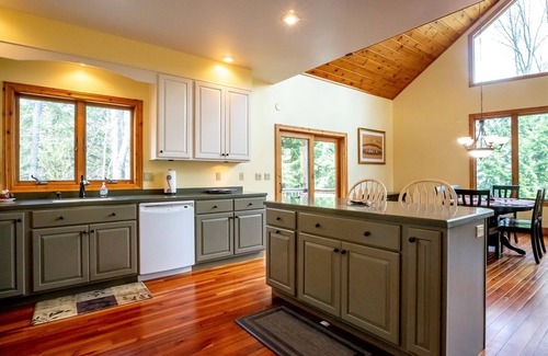 Davis House | Bear Haven - 562 Black Bear TrailnnBear Haven - Secluded Wooded Lot, Fishing Pond, Pet Friendly, Hot Tub, Fire Pit