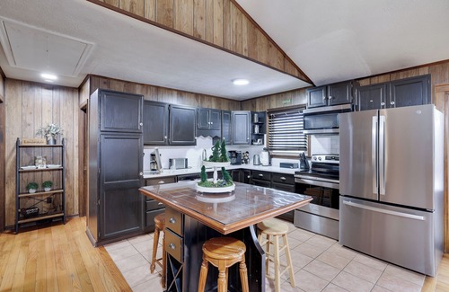 Gouldsboro House | Bear Haven Cabin - Game Room/Lake/Pool/Fire Pit