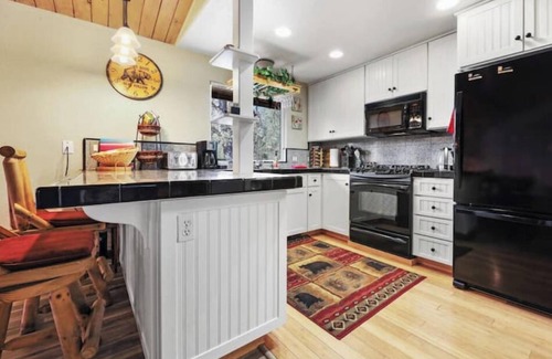 Three Rivers House | Bear Hollow by Sequoia National Park