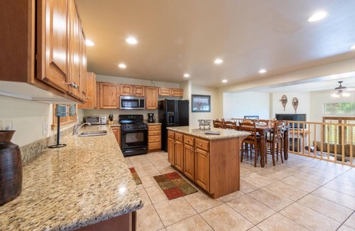 Bear Hollow Village House | Bear Hollow Hideaway! Private HOT TUB and Patio!