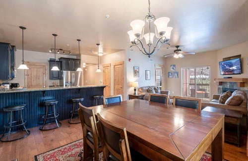 Bear Hollow Village Condo | Bear Hollow @Park City! Pool Hot Tub Fireplace