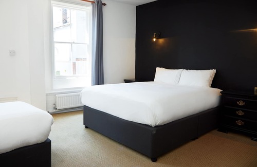 Havant Hotel | Bear Hotel Havant by Greene King Inns