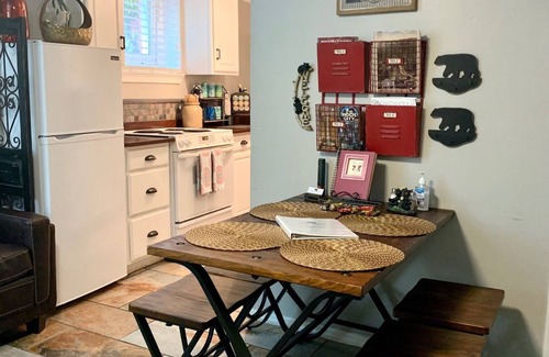 St. Elmo Improvement League Apartment | Bear House 1890, Stinson Suite, Perfect Getaway, Walk to Cafes, Outdoor Activity