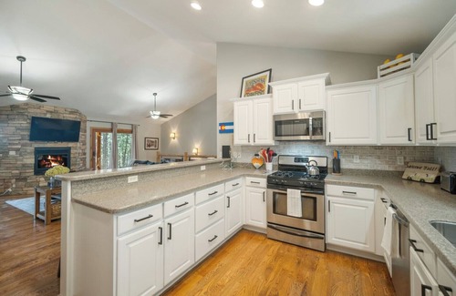 Forest Lakes House | Bear Hug Retreat! 3BD/2.5BA Tranquil Mt Home