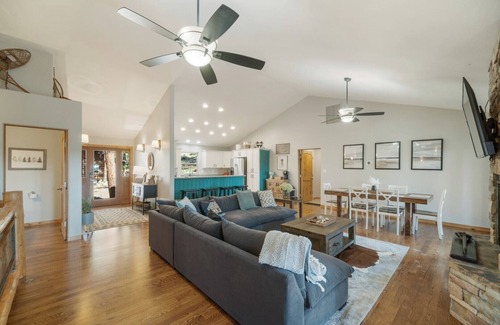 Forest Lakes House | Bear Hug Retreat! 3BD/2.5BA Tranquil Mt Home