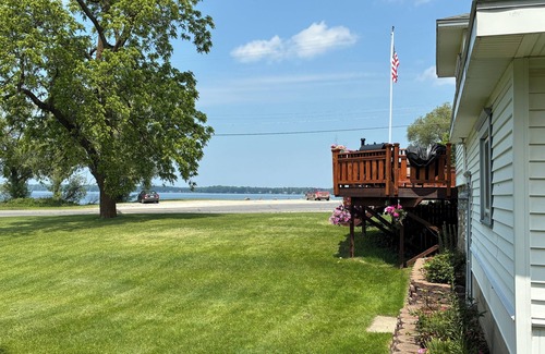 Bear Lake House | Bear Lake Garden House - 3 Bedroom house with Wi-Fi and Large Deck