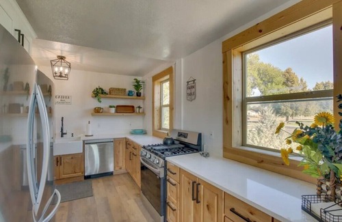 Paris House | Bear Lake Private Inn Sleep 44 Family Reunions Groups