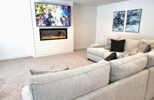 Garden City House | Bear Lake Retreat - Walk to Marina & Market!
