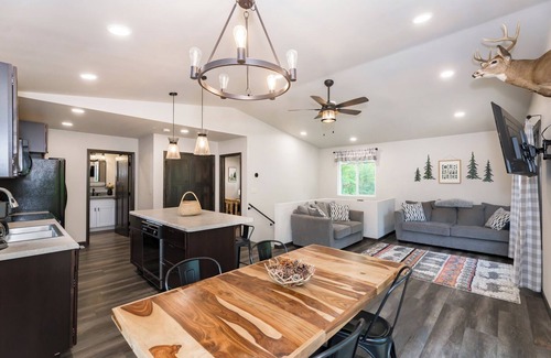 Tomahawk House | Bear Lodge in the Forest