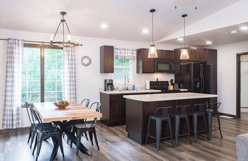 Tomahawk House | Bear Lodge in the Forest