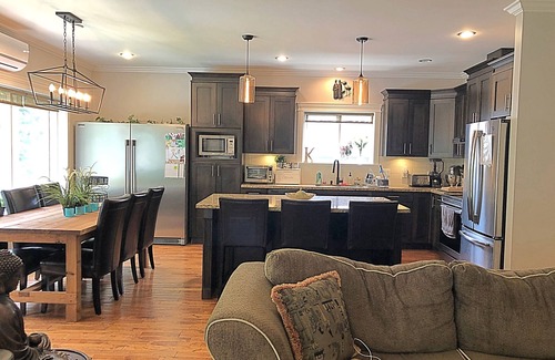 Highlands House | Bear Mountain 2 Bedroom Rainforest View Vacation Home