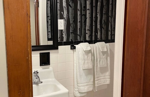 Fort Montgomery House | Bear Mountain Bridge Motel Regular Room