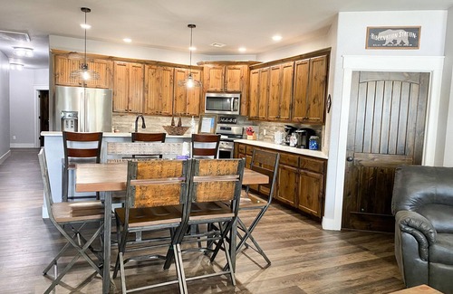 Gowen House | Bear Mountain Lakehouse on Privately-Owned Lake