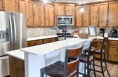 Gowen House | Bear Mountain Lakehouse on Privately-Owned Lake