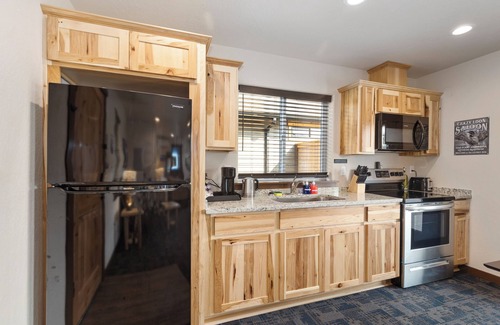 Grants Pass House | Bear Mountain -Suite 3