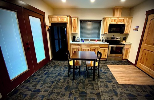 Grants Pass House | Bear Mountain -Suite 4