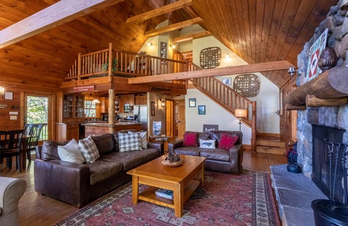 Banner Elk House | Bear Necessities - 4BR home in Banner Elk near ski slopes with a hot tub and pool table!