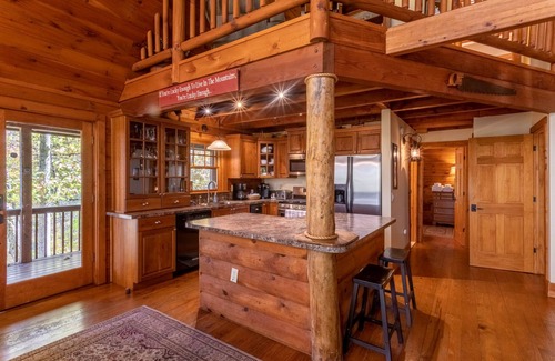 Banner Elk House | Bear Necessities - 4BR home in Banner Elk near ski slopes with a hot tub and pool table!