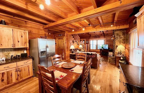 Ferguson Cabin | Bear Necessities - Hot tub, View, Spectacular!