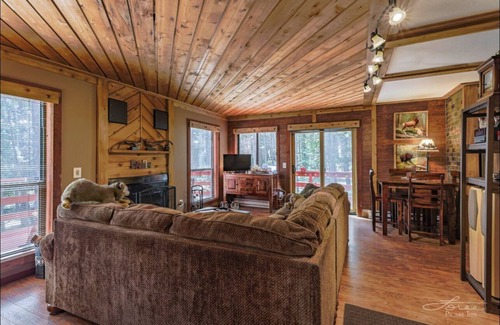Saint Mary's House | BEAR PARK CABIN, glacier, lakes, fishing & hiking, ATV trails!