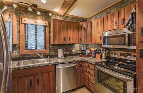 Saint Mary's House | BEAR PARK CABIN, glacier, lakes, fishing & hiking, ATV trails!