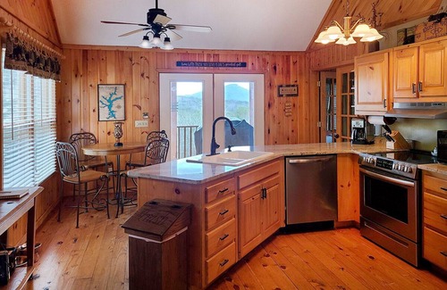 Cleveland Cabin | Bear Path- Dog Friendly Cabin with Mtn Views, Game Room and Hot Tub. Near Helen
