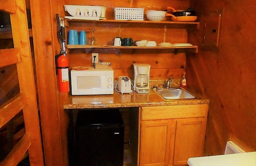 Sautee Nacoochee Cottage | Bear Paw Cottage #5 Queen; Hot Tub; Pet Friendly; 2 Adults/2 Children Max