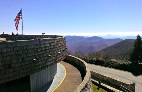 Sautee Nacoochee Cottage | Bear Paw Cottage #5 Queen; Hot Tub; Pet Friendly; 2 Adults/2 Children Max
