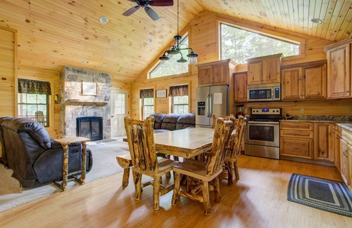 Laurelton Cabin | Bear Paw Lodge = Center Of Nature@God's Creation#Campfire+Fun&Trails