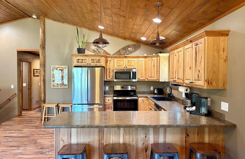 Wisconsin Dells House | Bear Paw Lodge Luxury Cabin Game Room Fire Pit