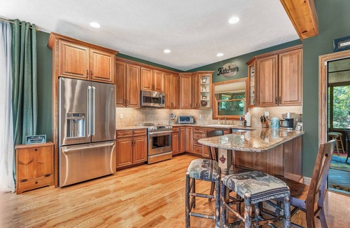 Tannersville House | Bear Peak: Spacious & Colorful Retreat w/Big Game Room, Eclectic Design + Sunroom Hot Tub