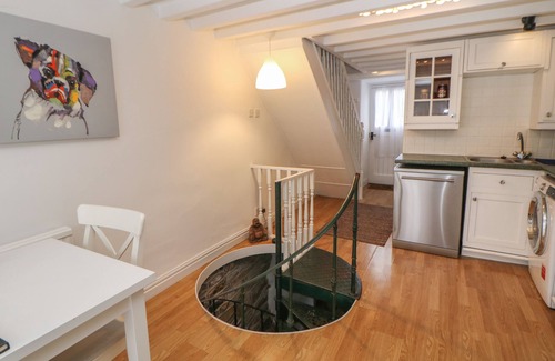 Hayfield Cottage | BEAR PIT COTTAGE, family friendly, with open fire in Hayfield
