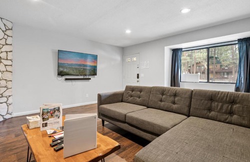 Summit Estates House | Bear Retreat - Modern location within walking distance to Snow Summit with a private hot tub!