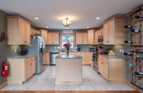 Sunday River Area Ski Chalet | Bear Ridge- Spacious Chalet Minutes to Sunday River