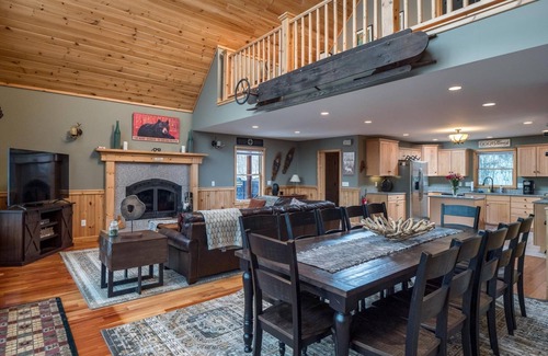 Sunday River Area Ski Chalet | Bear Ridge- Spacious Chalet Minutes to Sunday River