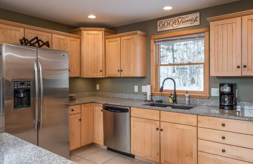 Sunday River Area Ski Chalet | Bear Ridge- Spacious Chalet Minutes to Sunday River