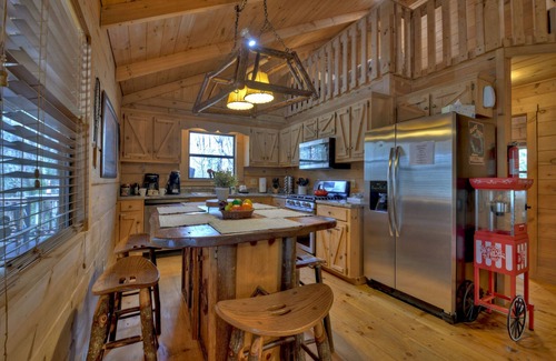 Mineral Bluff Cabin | Bear River offers secluded paradise, pet-friendly, minutes from Toccoa River, boasting a hot tub, firepit, and tranquil ambiance