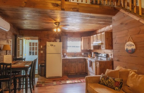 Sabinsville Cabin | Bear Run – Cozy Rustic Cabin with Modern Comforts