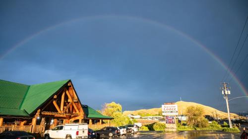 Cache Creek Hotel | Bear's Claw Lodge