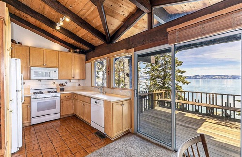 Tahoe City House | Bear's Den Lakefront - Classic Cabin, Private Pier, Pet-Friendly, Walk to Everything!