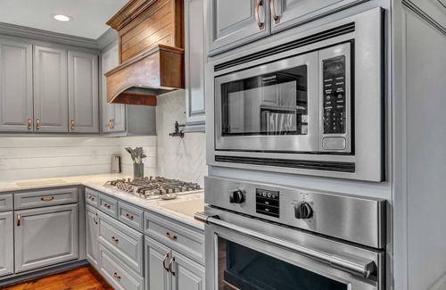 Whitehouse Cottage | Bear & Tank Cottage