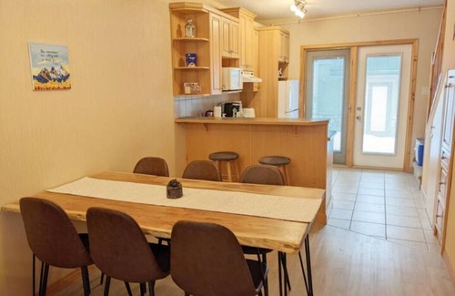 Harvie Heights House | Bear Themed Townhome! 2BR 2Bath - Cozy & Rustic!